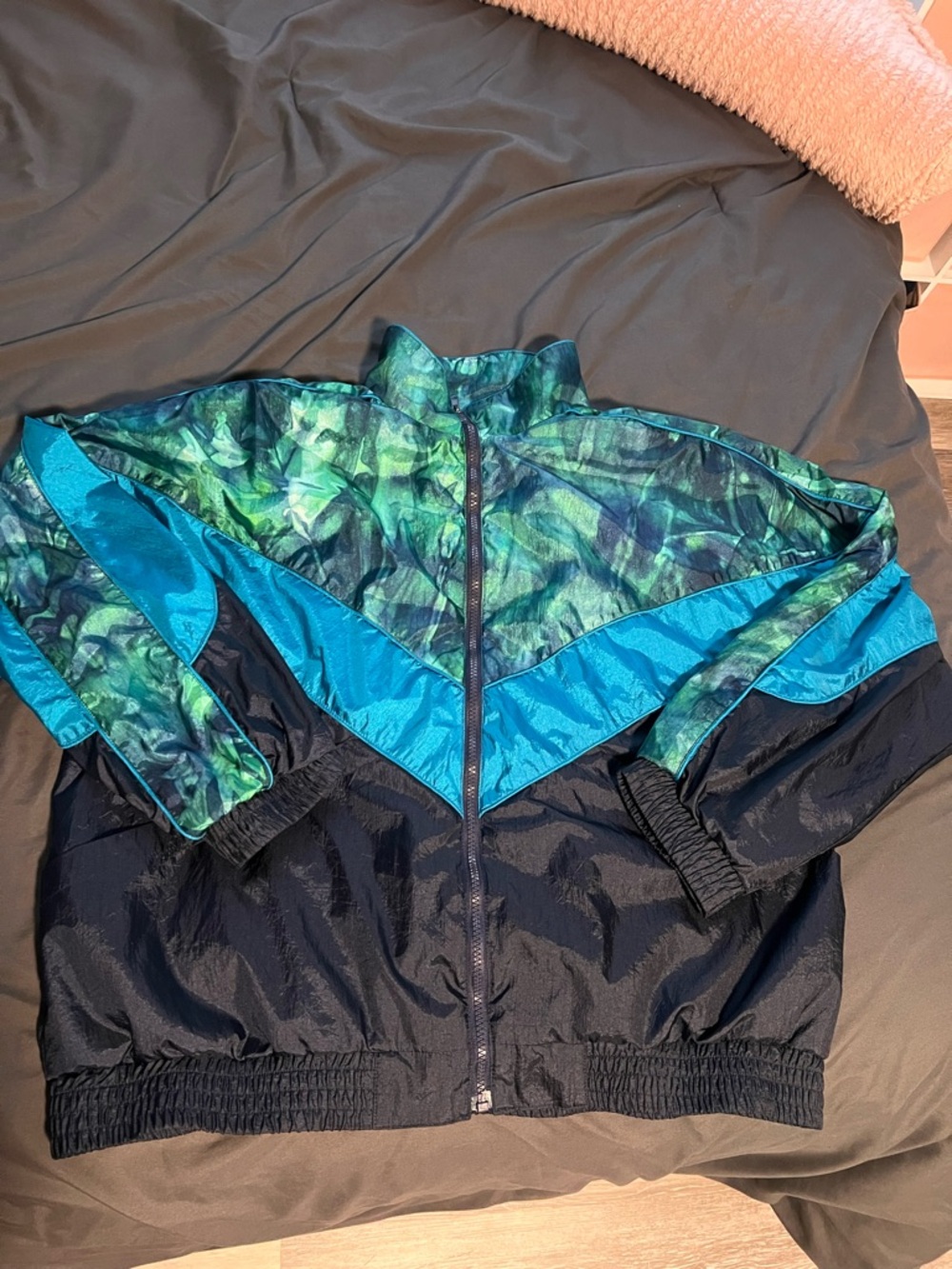 Vintage-Inspired Teal & Black Colorblock Windbreaker